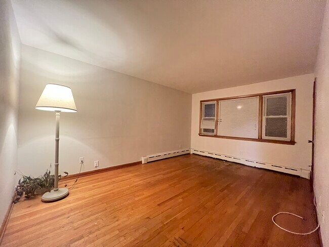 Building Photo - 830 Seymour Ave