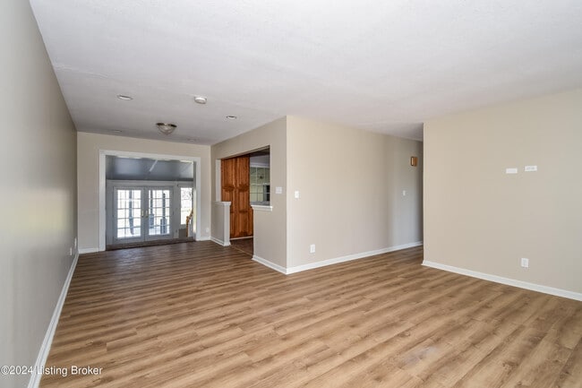 Building Photo - 6201 W Pages Ln