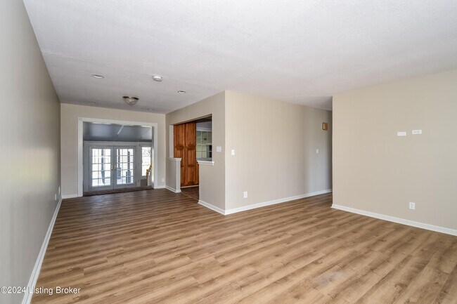 Foto del edificio - 6201 W Pages Ln