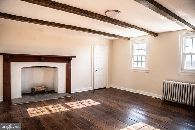 Building Photo - 395 Bishop Hollow Rd