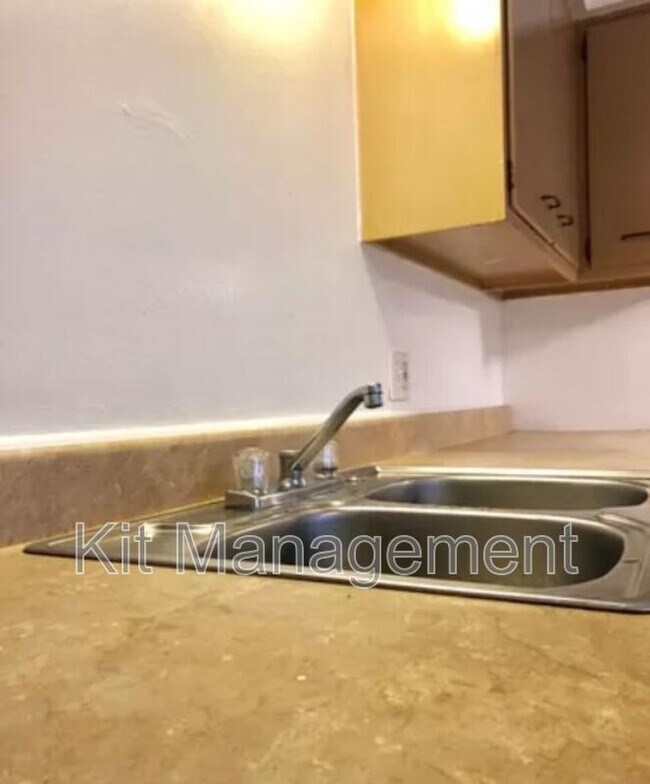 Building Photo - 1110 Eleanor Ave