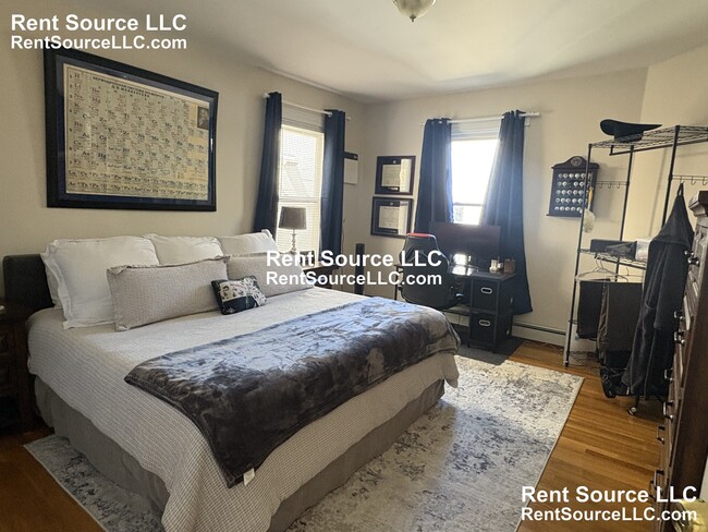 Building Photo - 471 Cambridge St