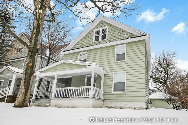 Building Photo - 334 Fuller Ave SE