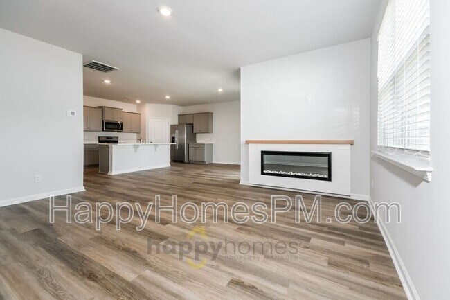 Foto del edificio - 8019 Precious Ct