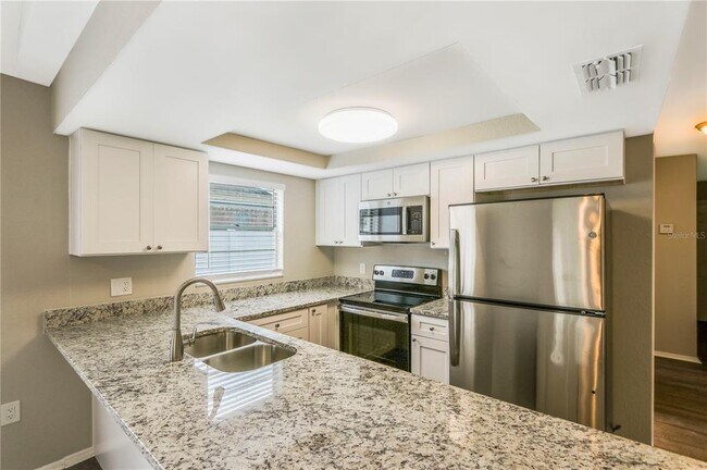 Foto del edificio - 8303 Broken Willow Ln