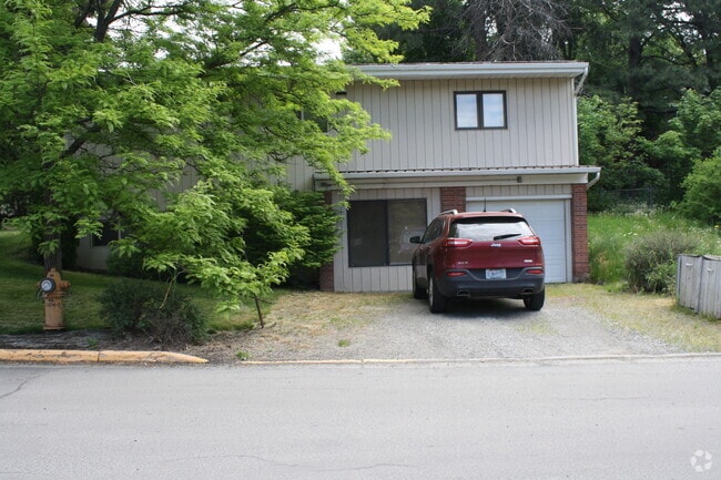 Building Photo - 1315 NE Harvey Rd