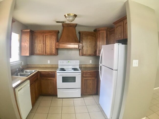 Building Photo - 1107 S Palm Dr