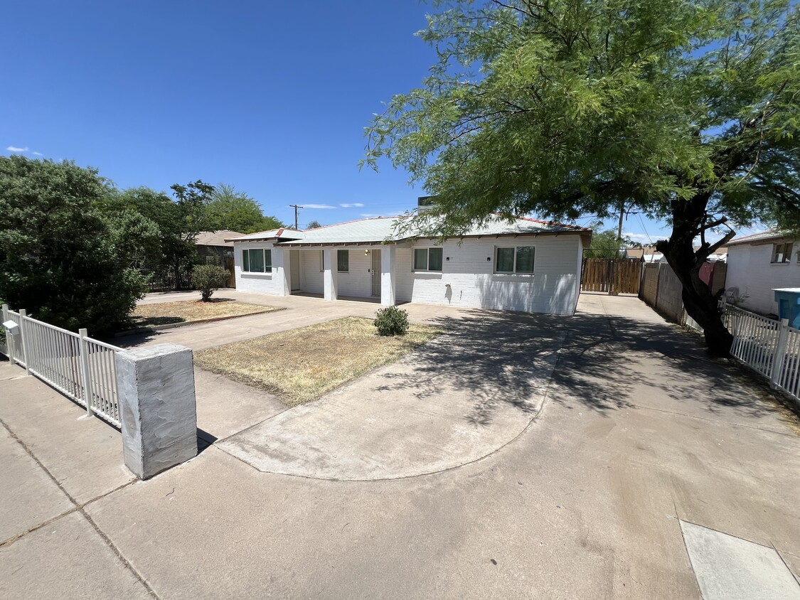 Primary Photo - 3228 W Missouri Ave