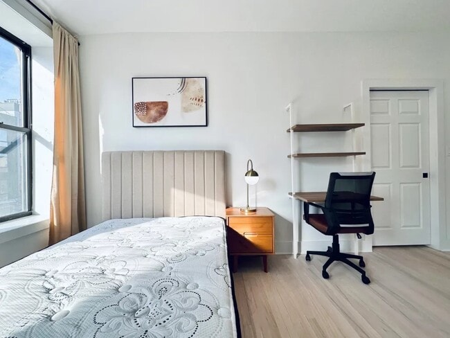 Foto del edificio - Furnished room/NOT APARTMENT
