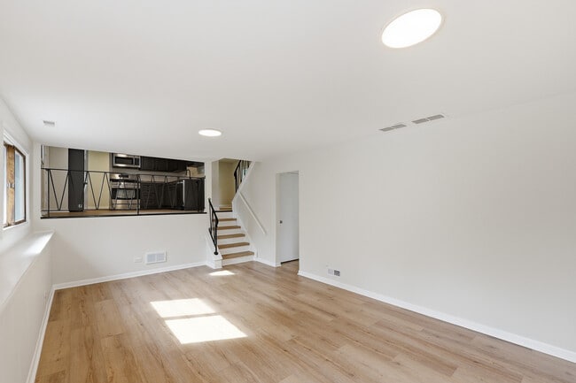Building Photo - 849 Pear Tree Ln