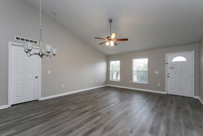 Foto del edificio - 2790 Woodland Creek Loop