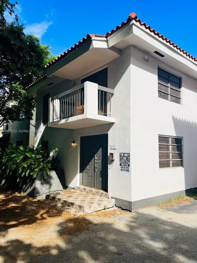 Building Photo - 217 Calabria Ave