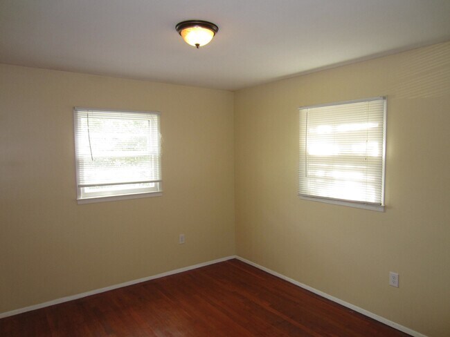 Building Photo - 14661 Cloverdale Rd