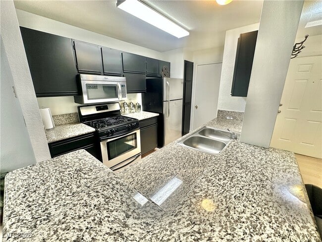 Foto del edificio - 2200 S Fort Apache Rd