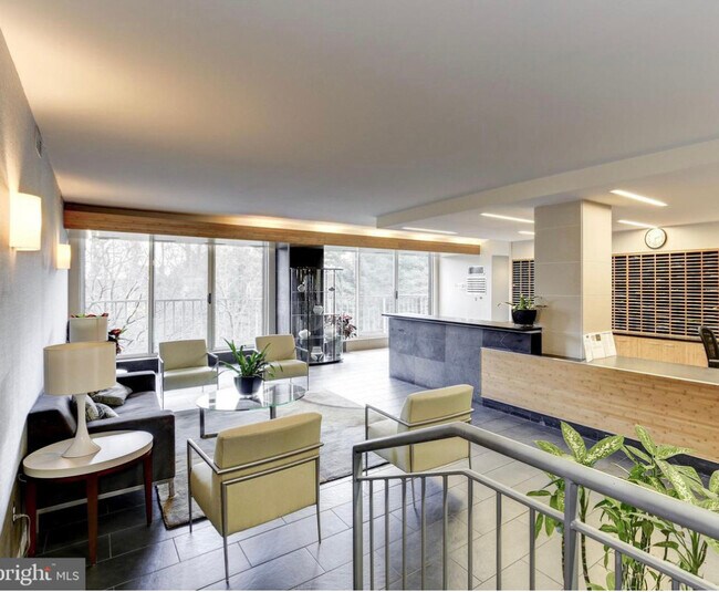 Reception area/lobby and reception desk - 2939 Van Ness St NW