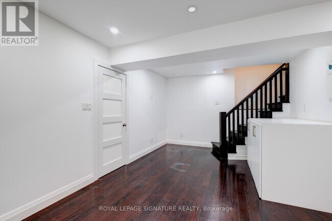 Building Photo - 36 Thyra Ave