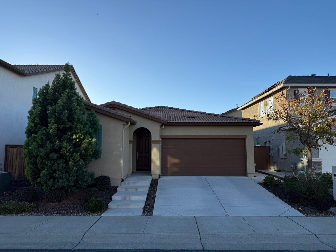 Foto principal - Beautiful Natomas 3 Bed / 2 Bath!