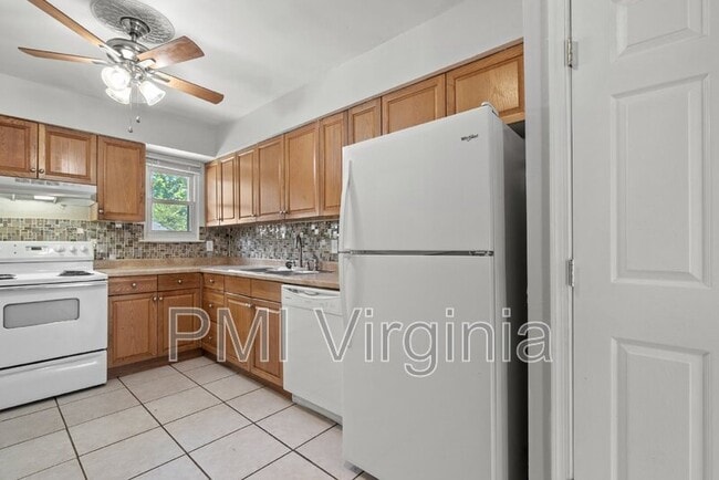 Building Photo - 1441 Longdale Dr