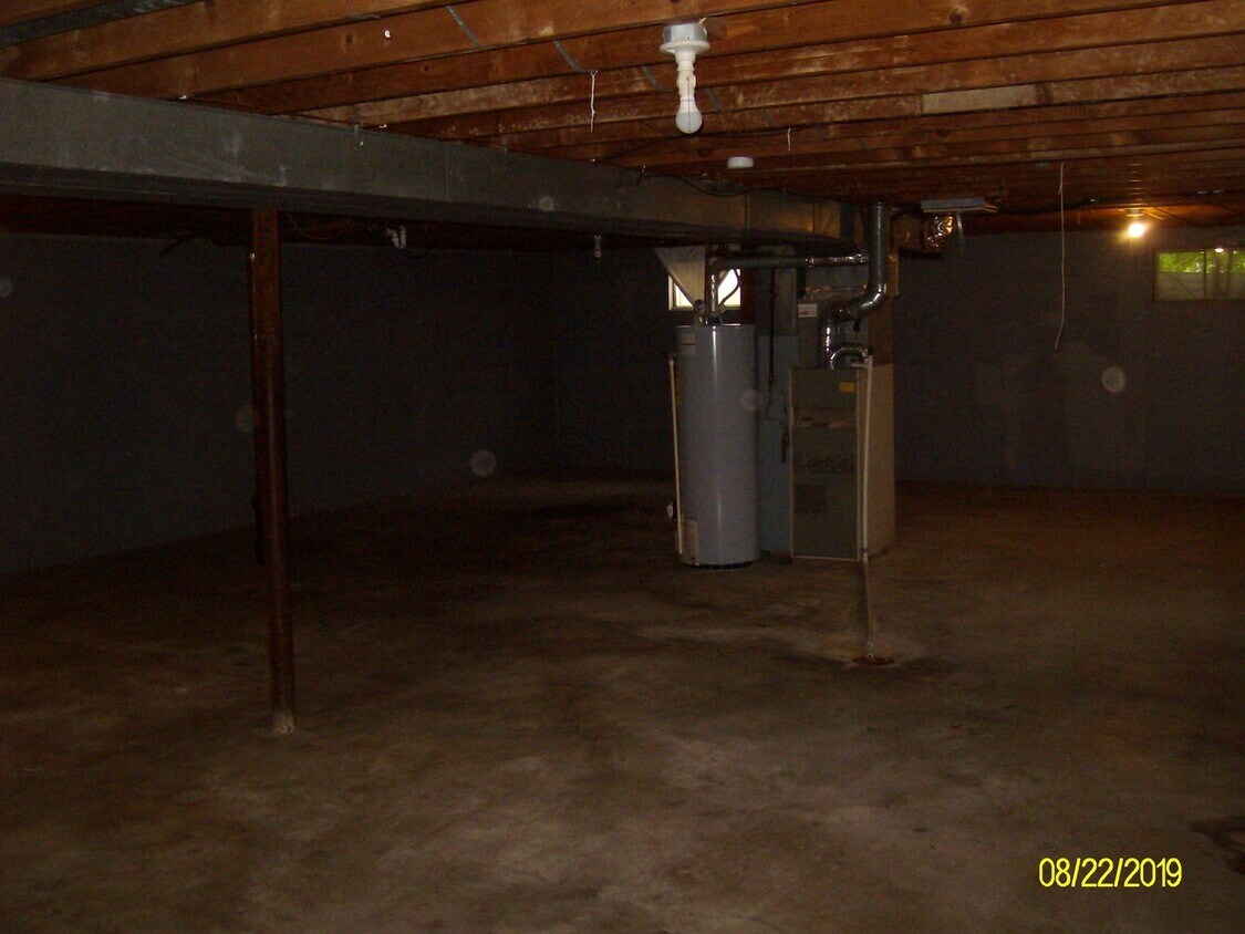 Foto principal - 3 bd-1 1/2 bath