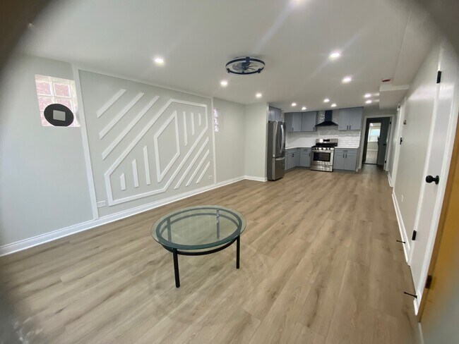 Foto del edificio - 2511 N Laramie Ave
