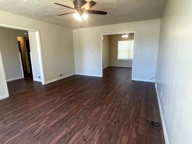 Building Photo - 2613 Ave F, Scottsbluff