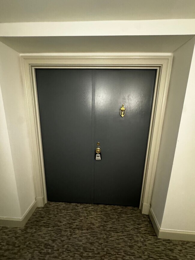 Foto del edificio - Urban Living at Its Finest: Spacious 2BR, 2BA Condo in Courthouse