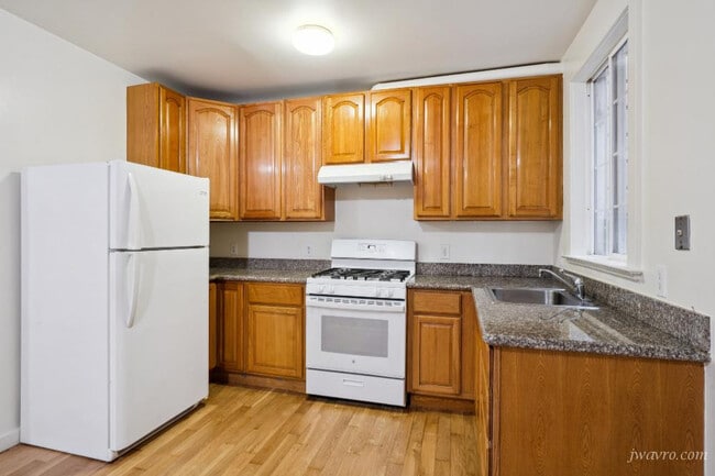 Building Photo - 647 Minna St