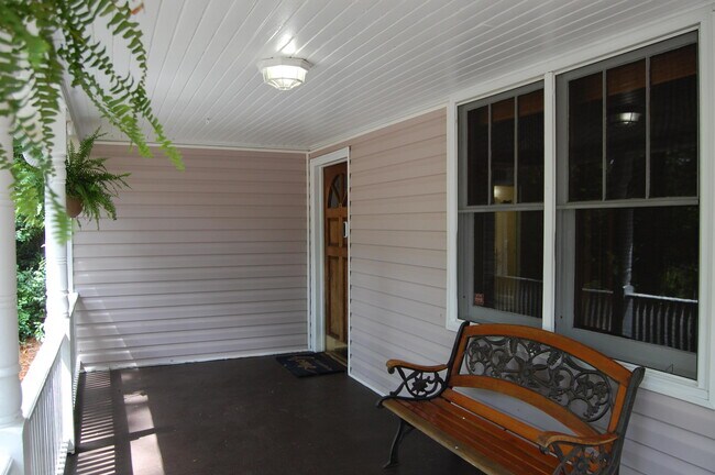 Building Photo - 733 W Rollingwood Rd