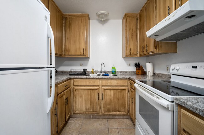 Foto del edificio - 4400 Parkwood Ct