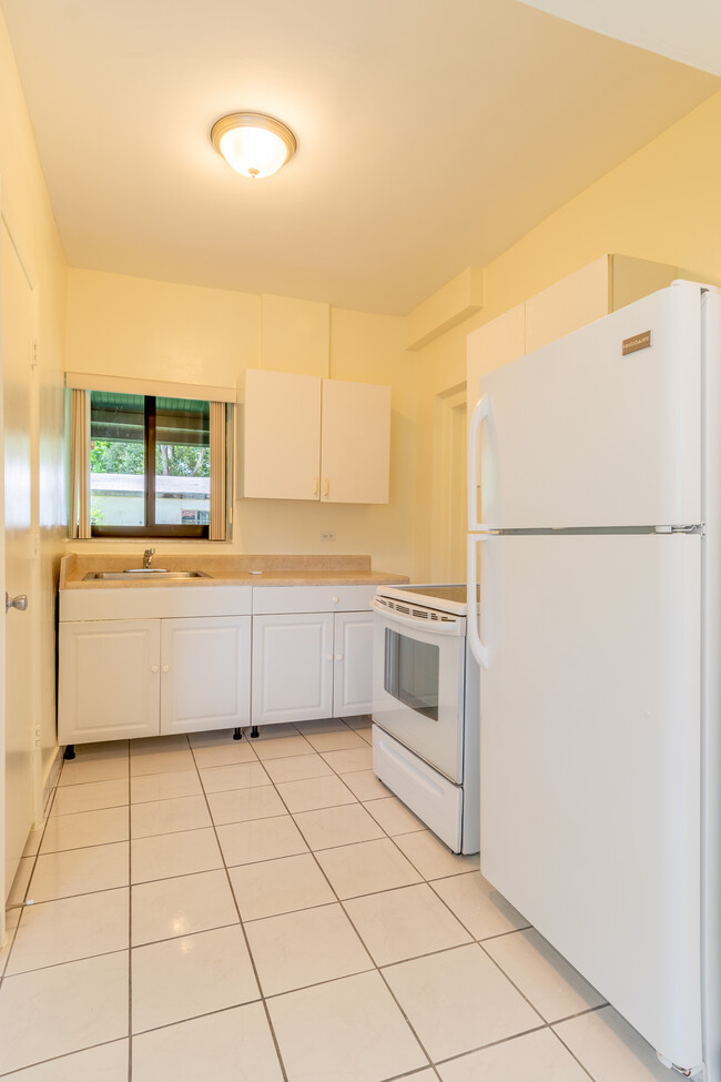 Kitchen / Entrance - 717 NE 162nd St