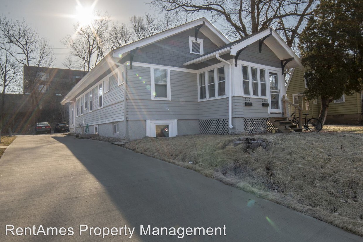 Primary Photo - 248 Campus Ave
