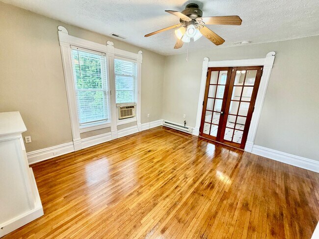 Foto del edificio - 316 E Locust St