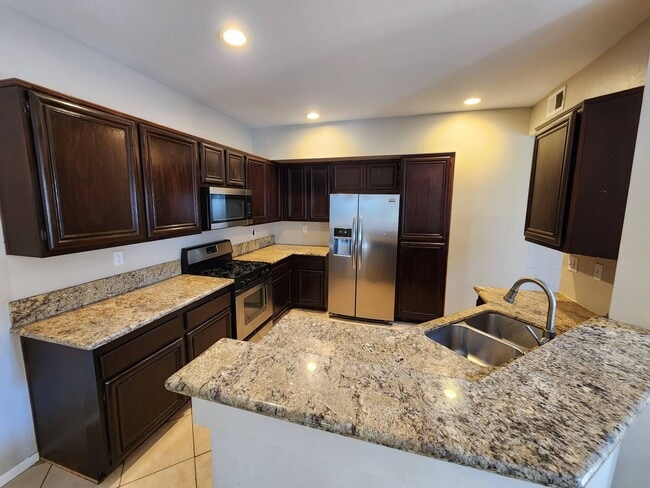 Building Photo - 4 Bedroom House in Eastlake - Championship Classics Community