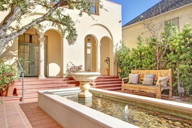 Foto del edificio - Los Patios De Cordova 218 S Oakland Ave