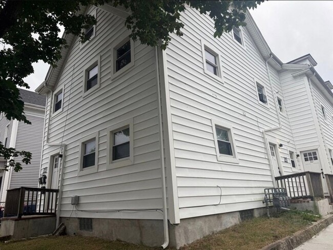 Building Photo - 263 Acushnet Ave