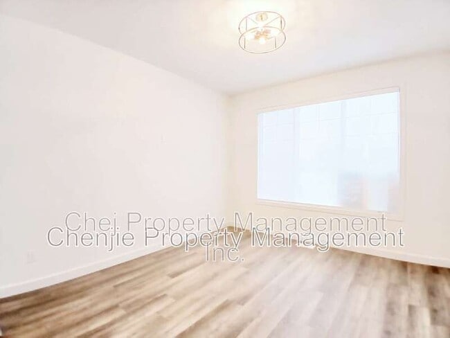 Photo du bâtiment - 20935-20920 20 Ave NW