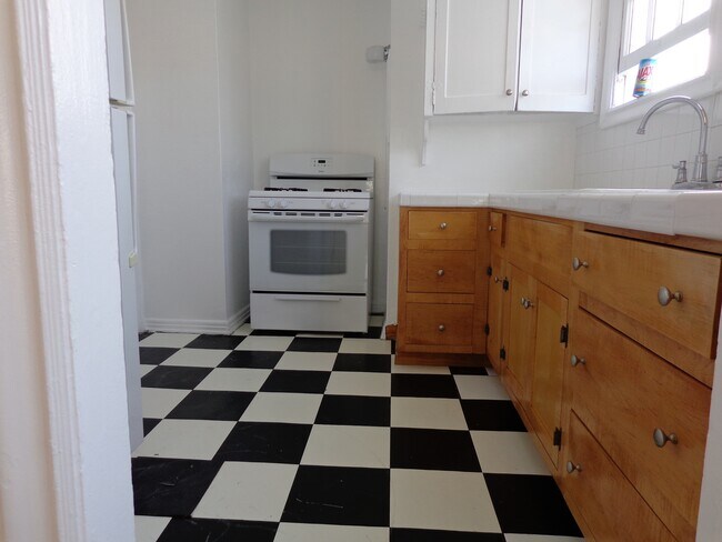 Building Photo - 1173 N Normandie Ave