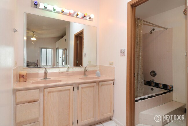 Foto del edificio - 1133 E 83rd St