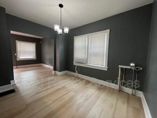 Foto del edificio - 3534 E Ohio St