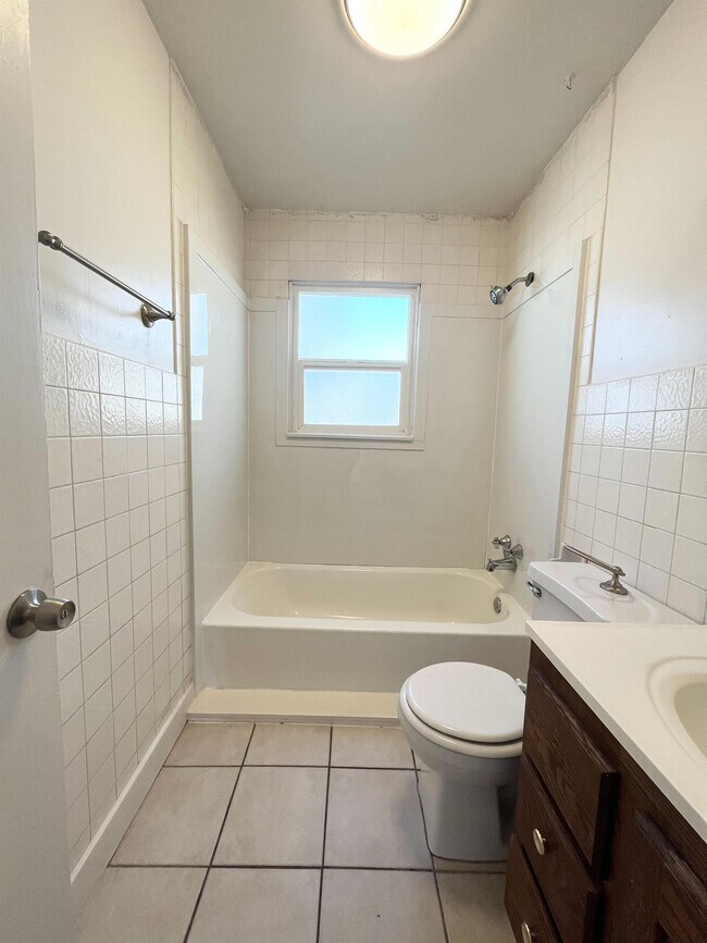Building Photo - 146 Cornell Dr