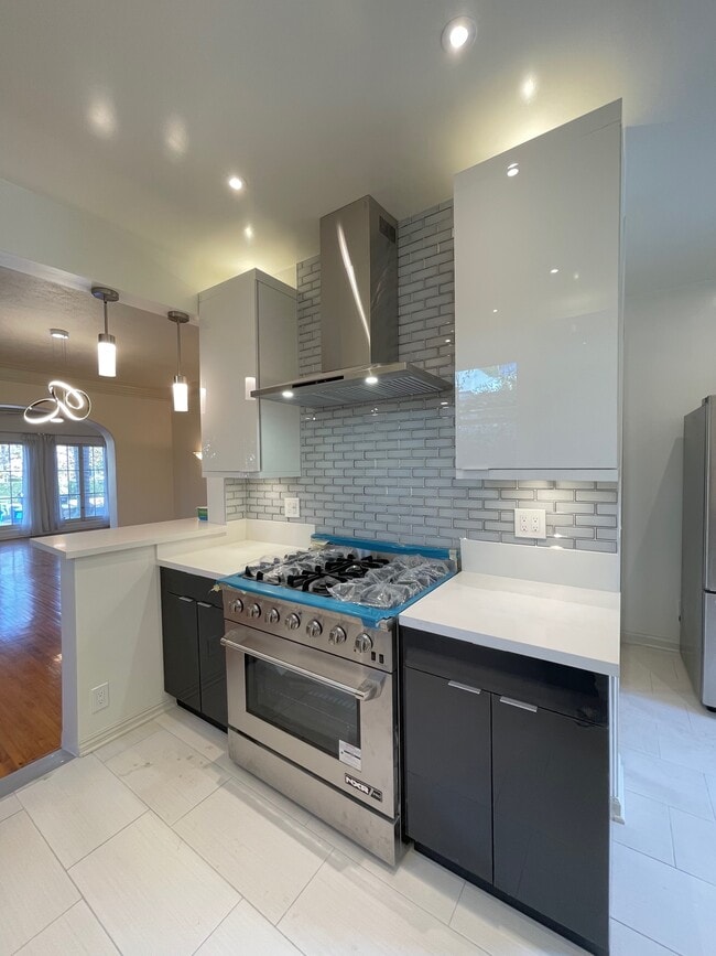 Building Photo - 1035 Meadowbrook Ave