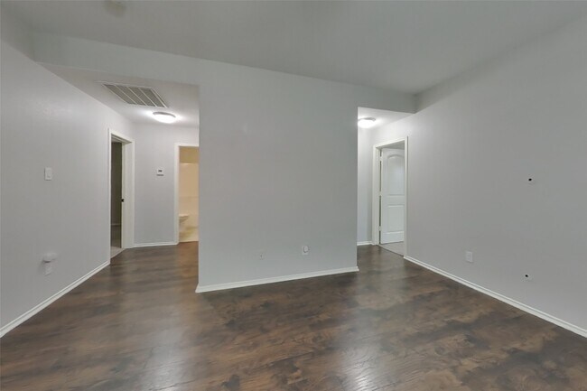 Foto del edificio - 23319 Dukes Run Dr