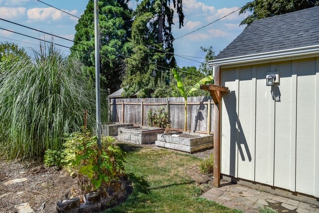 Foto del edificio - 4 Bedroom 2 Bathroom Home in Salem