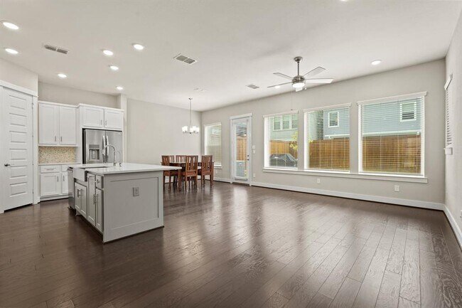 Foto del edificio - 10972 Hewitt Cliff Ln