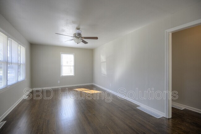 Building Photo - 2906 Englewood Terrace