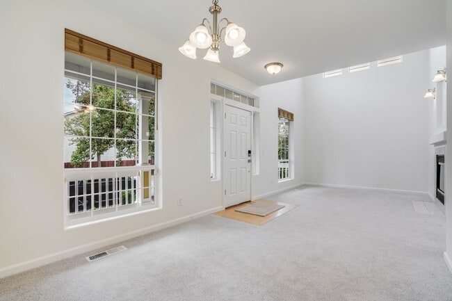 Building Photo - Beautiful 4 Bed, 3 Bath Rental Home in Hil...