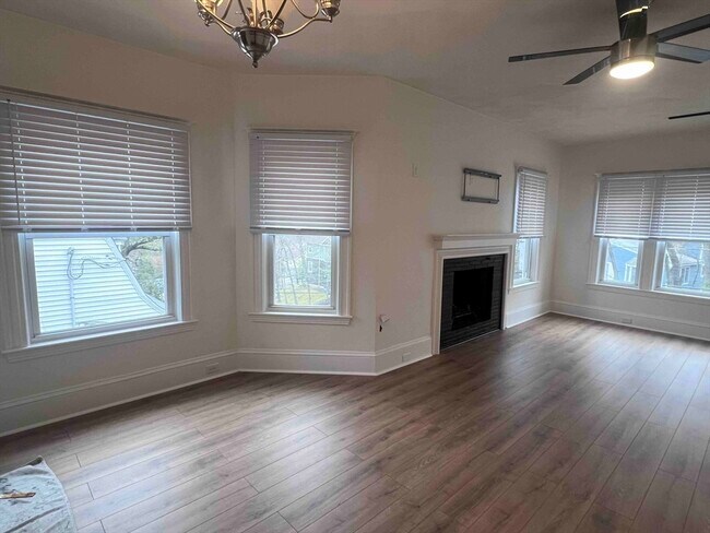 Foto del edificio - 61 Wollaston Ave