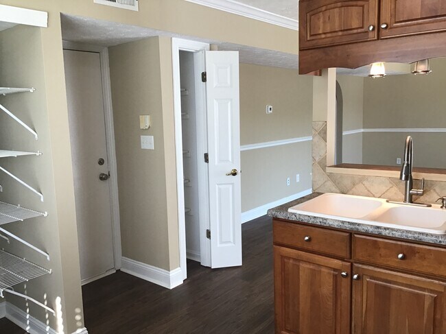 Foto del edificio - 6707 Wimbledon Dr