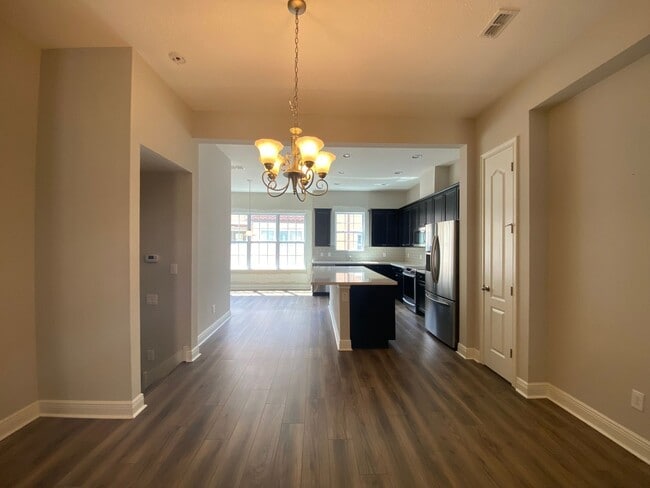 Building Photo - 2408 Lobelia Dr