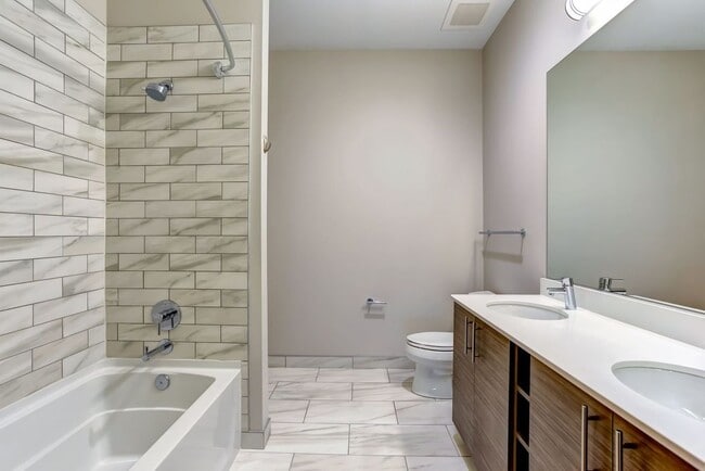 Foto del edificio - 1246 W Madison St